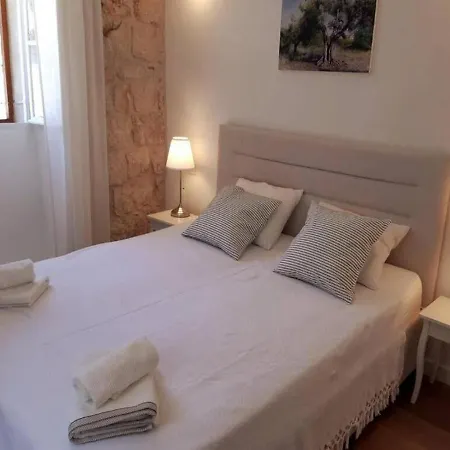 Hébergement de vacances Casa Ruben, Private Stone House Vis